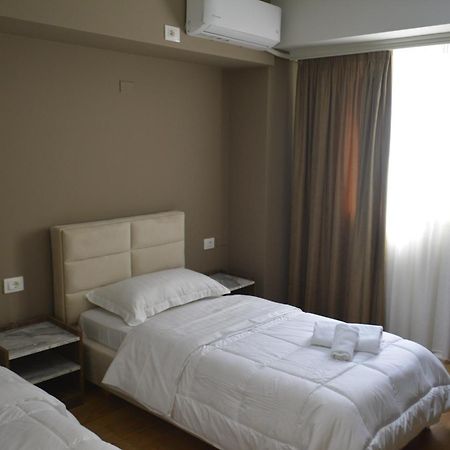 Hotel Her Vlorë Esterno foto