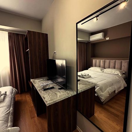 Hotel Her Vlorë Esterno foto