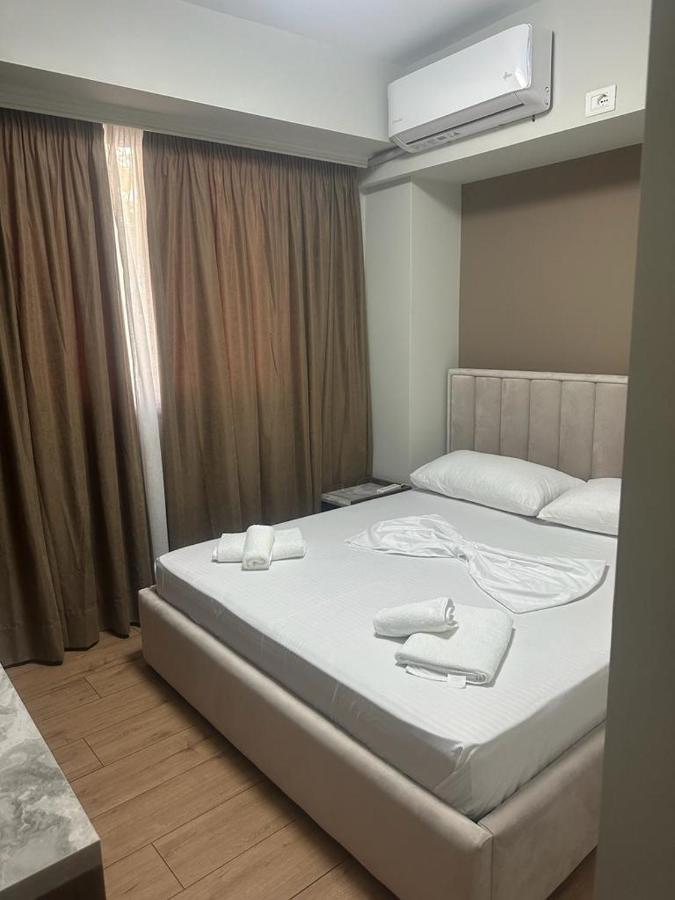 Hotel Her Vlorë Esterno foto