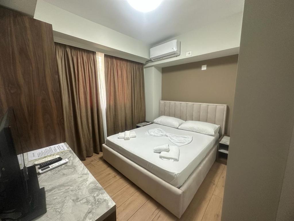 Hotel Her Vlorë Esterno foto