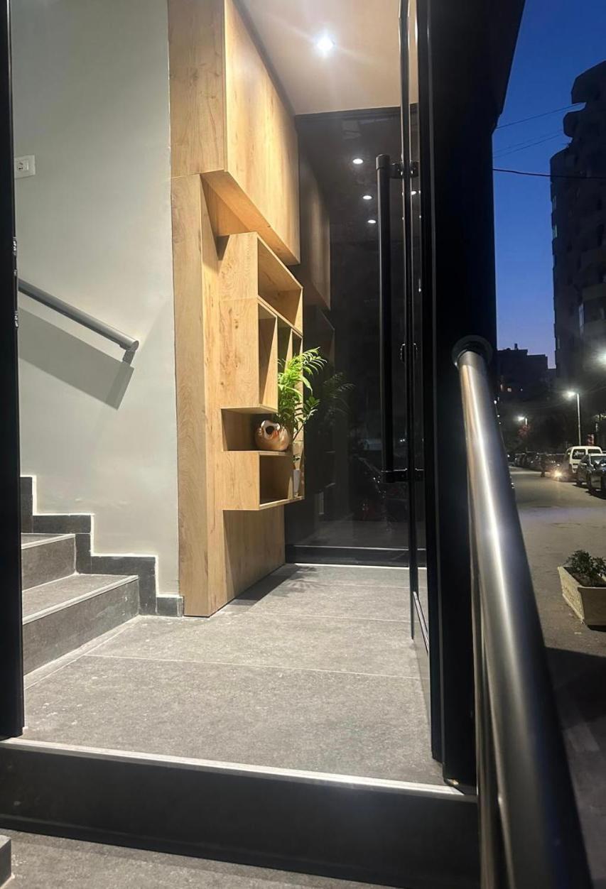 Hotel Her Vlorë Esterno foto