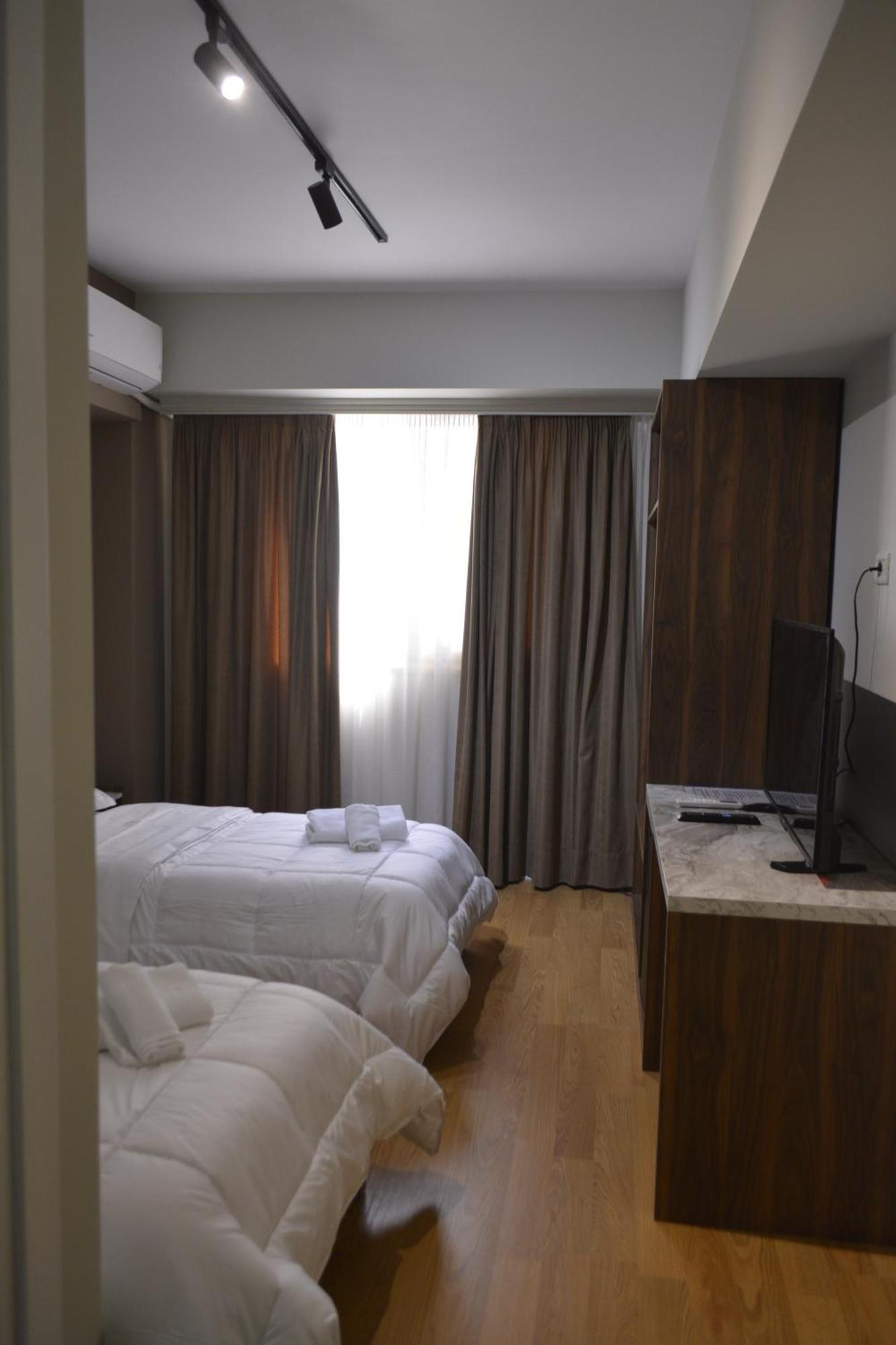 Hotel Her Vlorë Esterno foto
