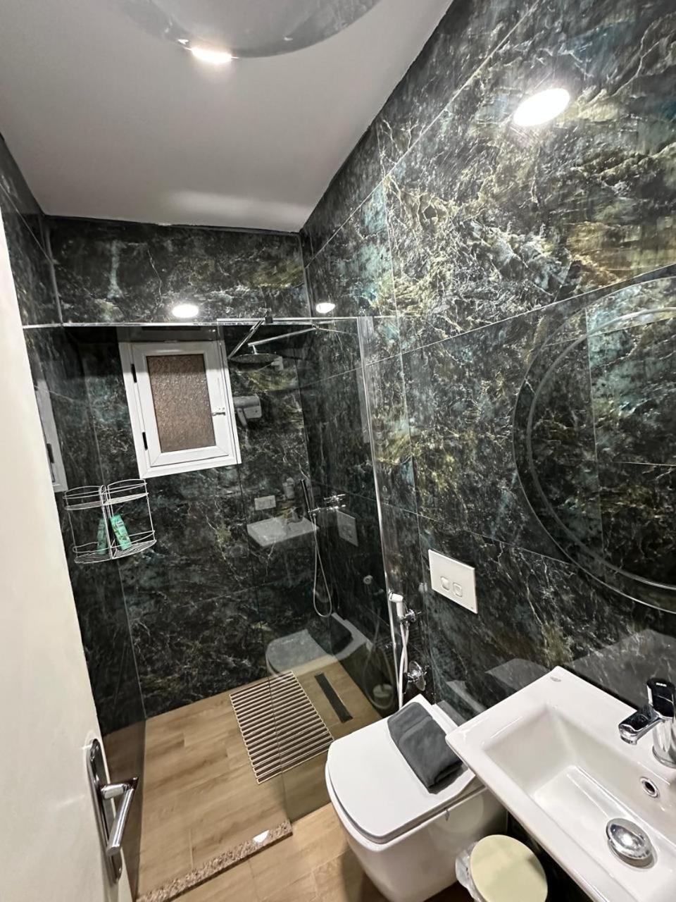 Hotel Her Vlorë Esterno foto